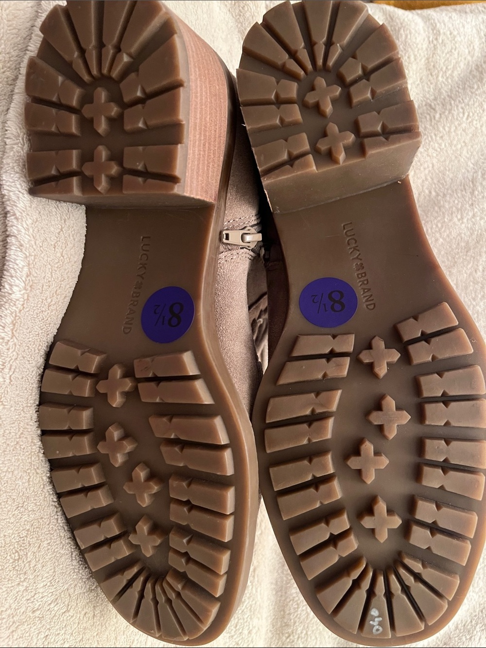 Lucky Brand women’s Suede Boots in Taupe - Picture 2 of 2